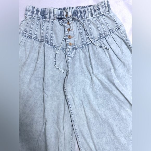 NWT Urban Daizy Pleated Wide-Leg Button Closure Jeans Light Wash Drawstring - Picture 3 of 9